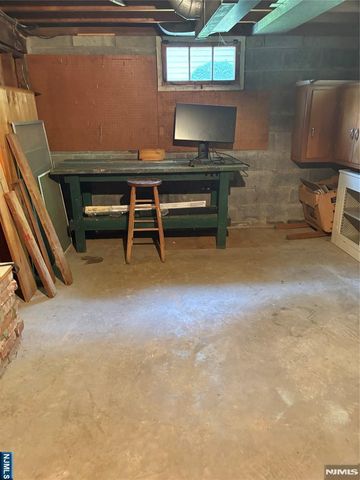 33 Longacre Drive, Livingston, NJ 07039