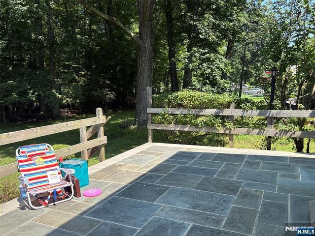 33 Longacre Drive, Livingston, NJ 07039