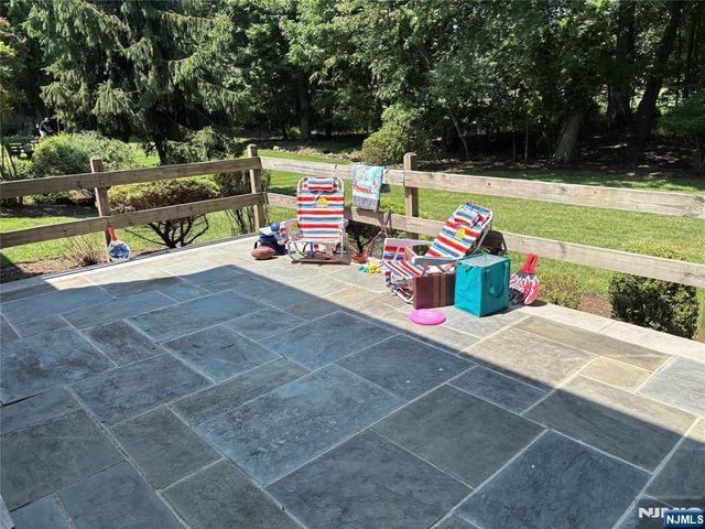 33 Longacre Drive, Livingston, NJ 07039