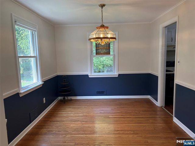 33 Longacre Drive, Livingston, NJ 07039