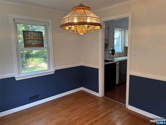 33 Longacre Drive, Livingston, NJ 07039