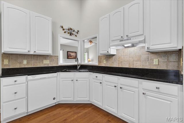 14736 Thornbird Manor Parkway, Chesterfield, MO 63017