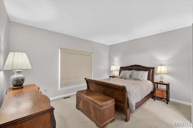 14736 Thornbird Manor Parkway, Chesterfield, MO 63017