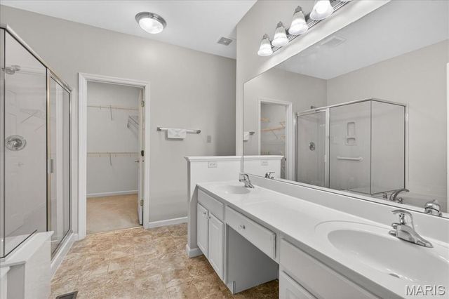 14736 Thornbird Manor Parkway, Chesterfield, MO 63017