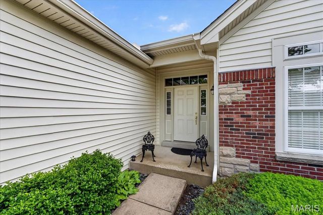 14736 Thornbird Manor Parkway, Chesterfield, MO 63017