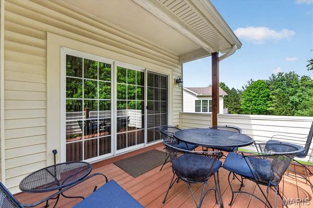 14736 Thornbird Manor Parkway, Chesterfield, MO 63017