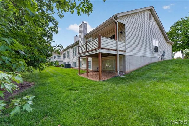 14736 Thornbird Manor Parkway, Chesterfield, MO 63017