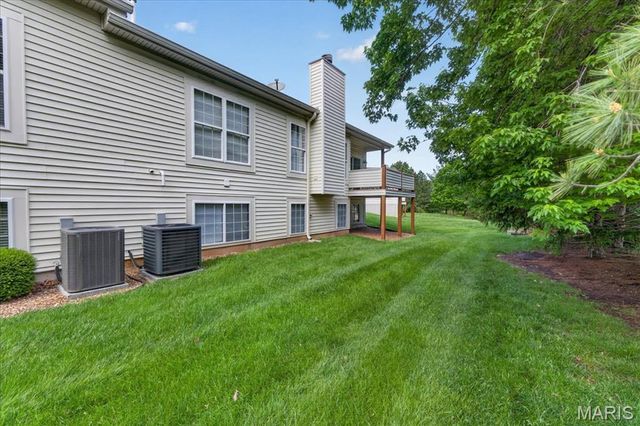 14736 Thornbird Manor Parkway, Chesterfield, MO 63017