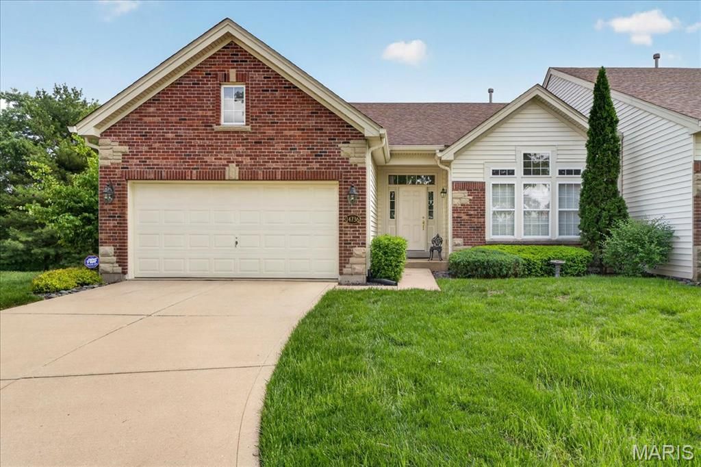 14736 Thornbird Manor Parkway, Chesterfield, MO 63017