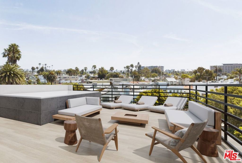 Image 16 of property listing at 404 Linnie Canal, Venice, CA 90291