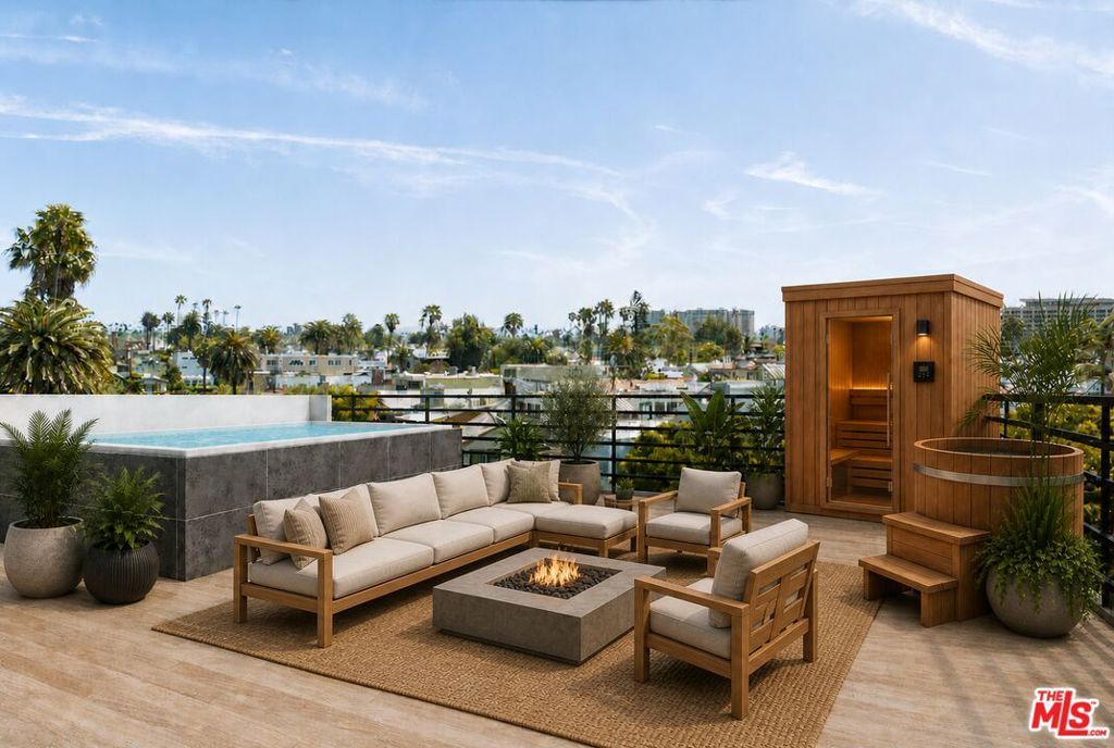 Image 18 of property listing at 404 Linnie Canal, Venice, CA 90291