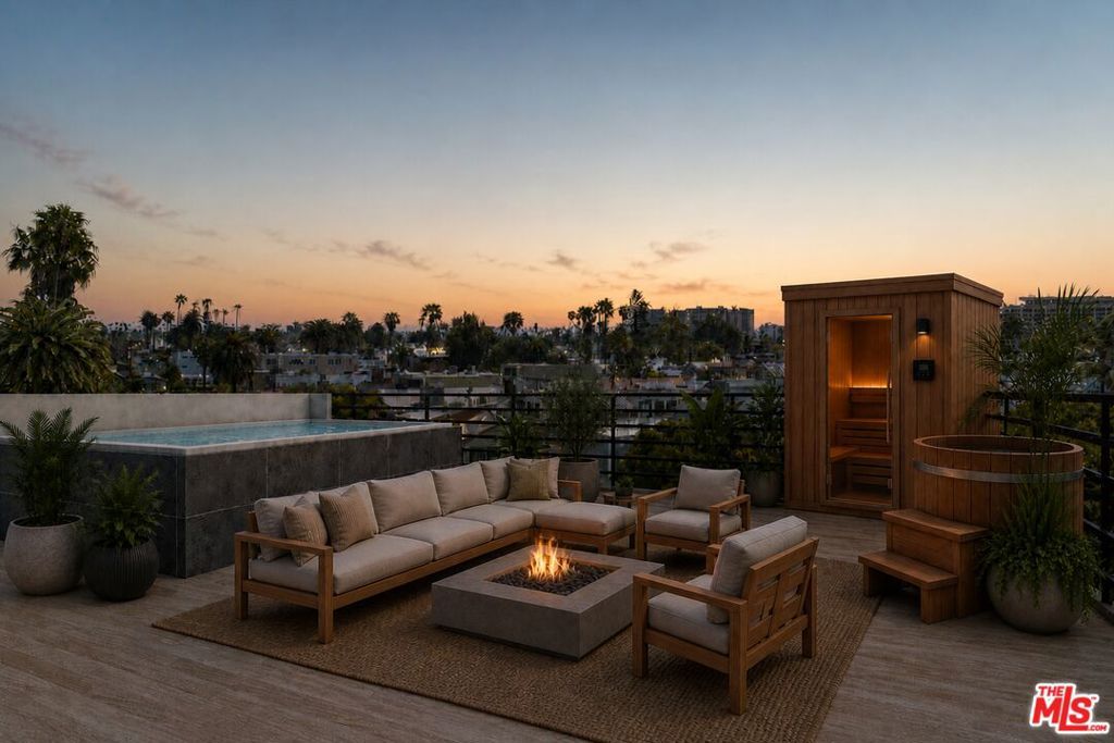 Image 28 of property listing at 404 Linnie Canal, Venice, CA 90291