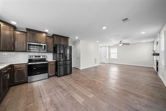 748 Jodine Ann Dr, Clarksville, TN 37043