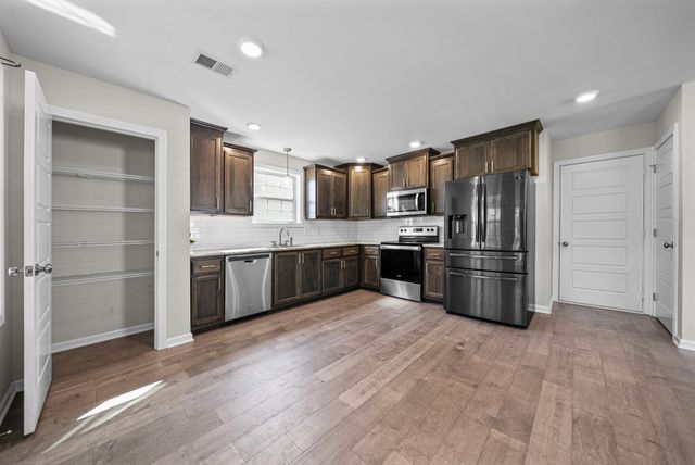 748 Jodine Ann Dr, Clarksville, TN 37043
