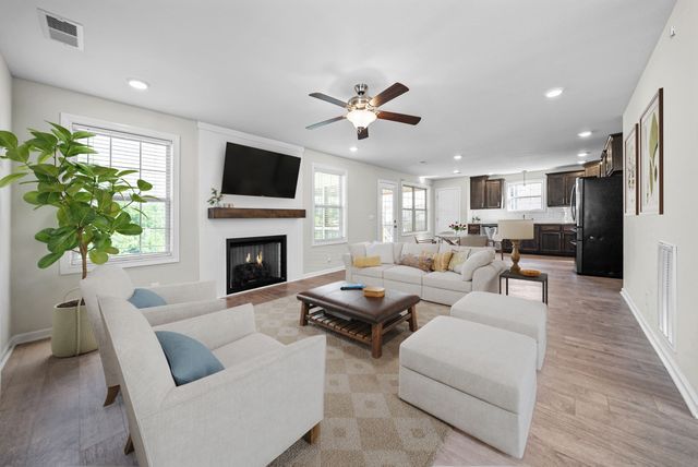 748 Jodine Ann Dr, Clarksville, TN 37043