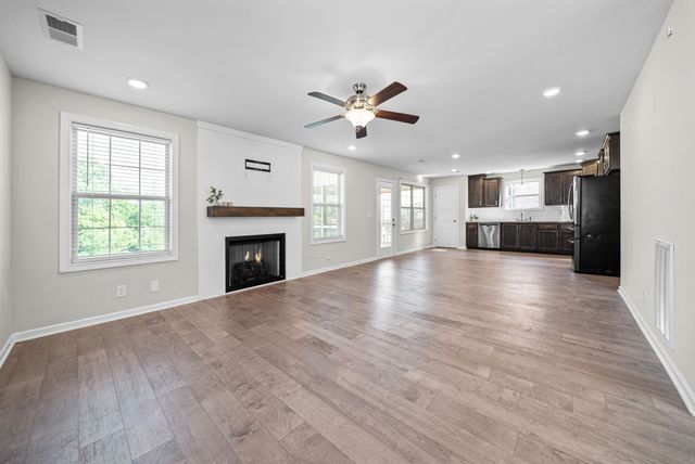 748 Jodine Ann Dr, Clarksville, TN 37043
