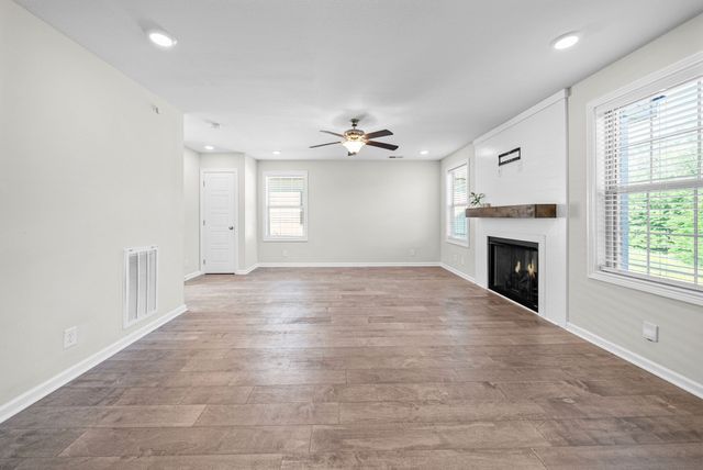 748 Jodine Ann Dr, Clarksville, TN 37043