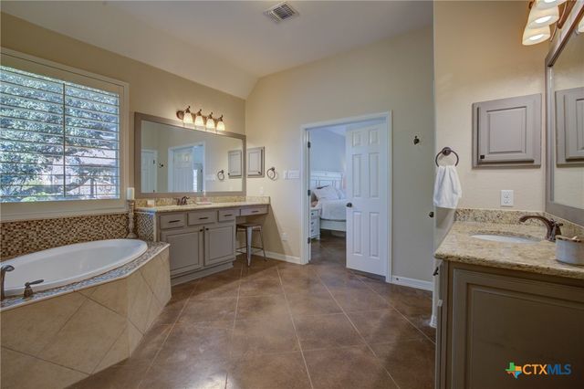 1120 Glen Wood Drive, New Braunfels, TX 78132