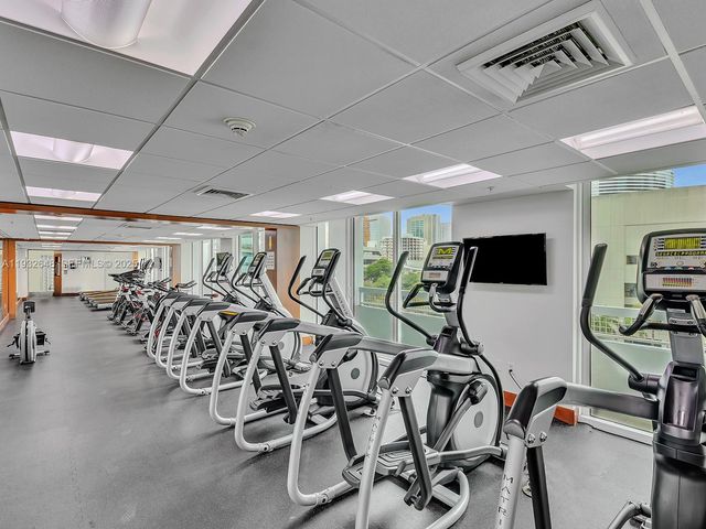 31 SE 5th St 2911, Miami, FL 33131