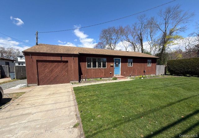 209 Moffitt Boulevard, Islip, NY 11751
