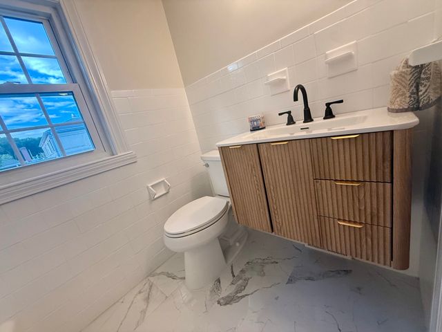 66 Belmont St, Whitman, MA 02382