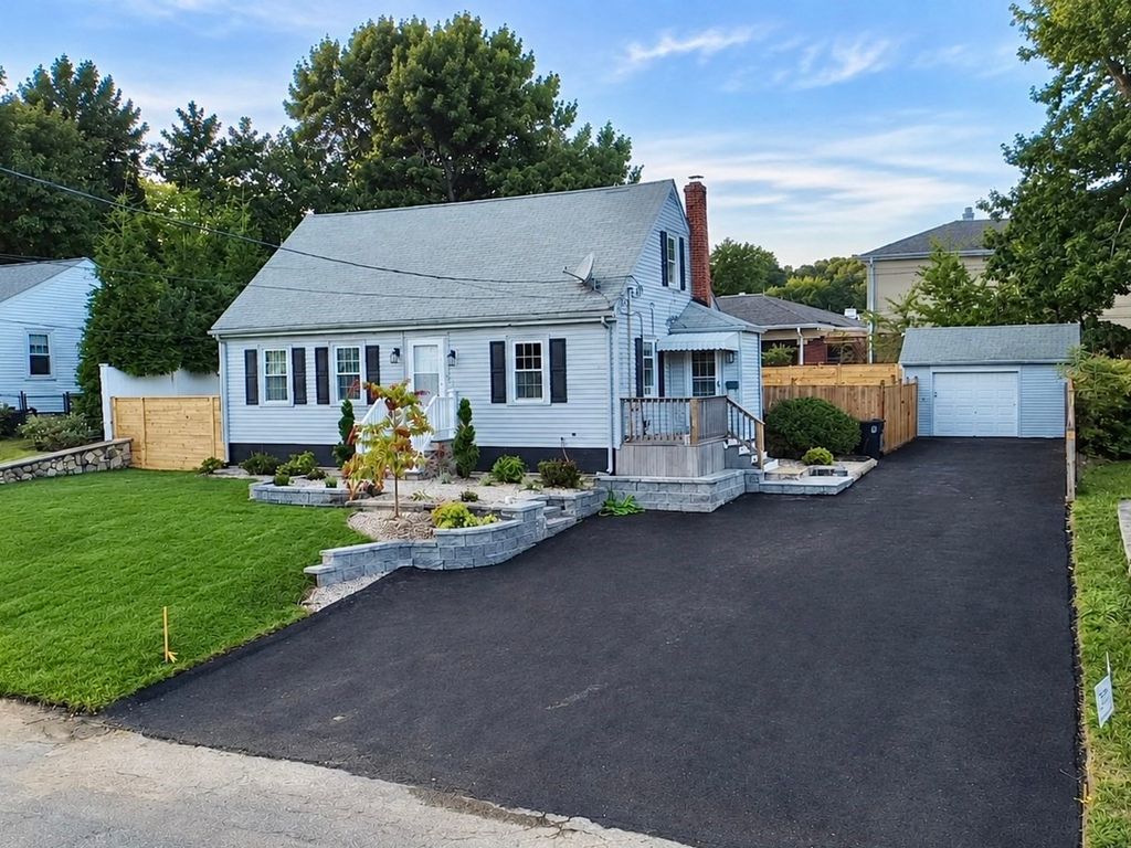 66 Belmont St, Whitman, MA 02382