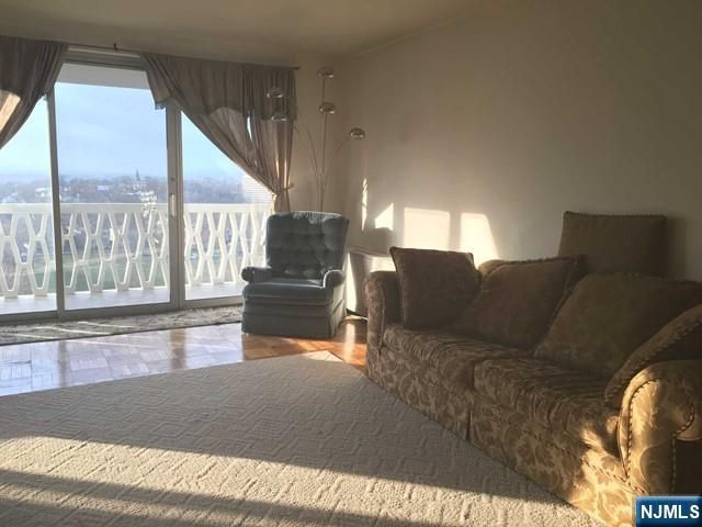 2000 Linwood Avenue 11B, Fort Lee, NJ 07024