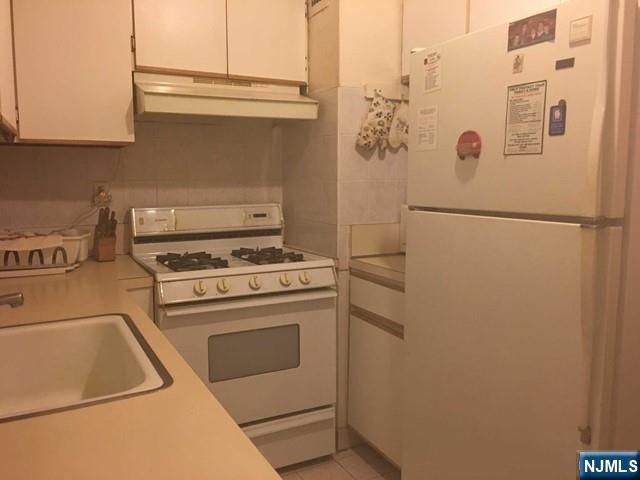 2000 Linwood Avenue 11B, Fort Lee, NJ 07024