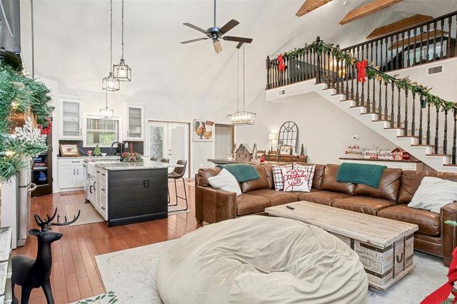 275 W DELAWARE AVENUE, Lake Helen, FL 32744