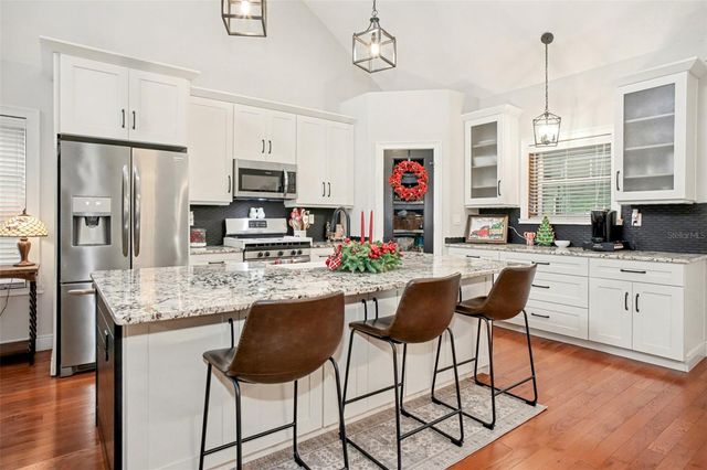 275 W DELAWARE AVENUE, Lake Helen, FL 32744