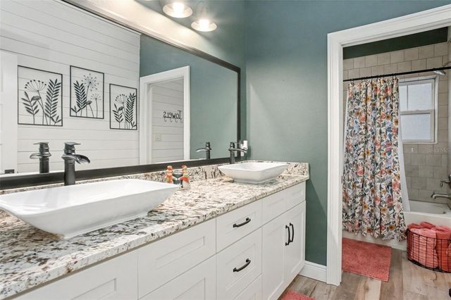 275 W DELAWARE AVENUE, Lake Helen, FL 32744