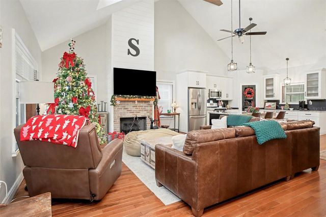 275 W DELAWARE AVENUE, Lake Helen, FL 32744