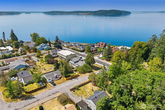 307 4th Street, Steilacoom, WA 98388