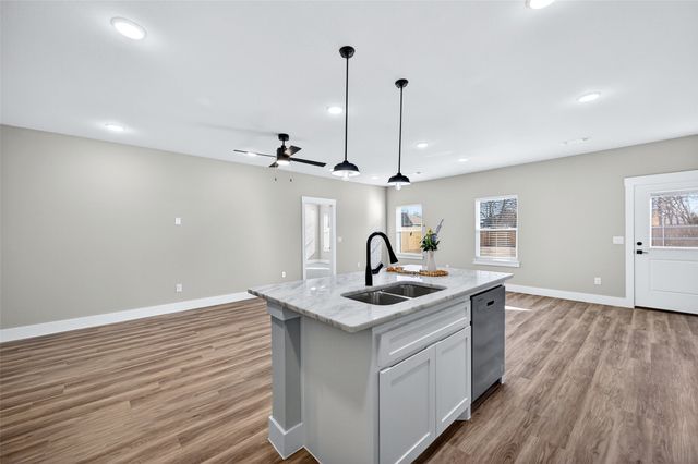 506 Broadway Street, Whitesboro, TX 76273