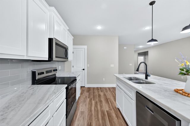 506 Broadway Street, Whitesboro, TX 76273