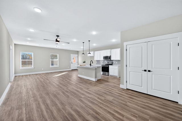 506 Broadway Street, Whitesboro, TX 76273