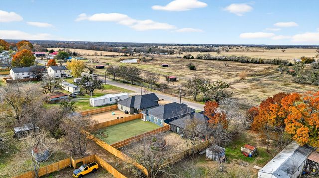 506 Broadway Street, Whitesboro, TX 76273