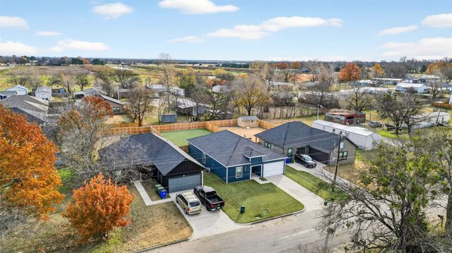 506 Broadway Street, Whitesboro, TX 76273