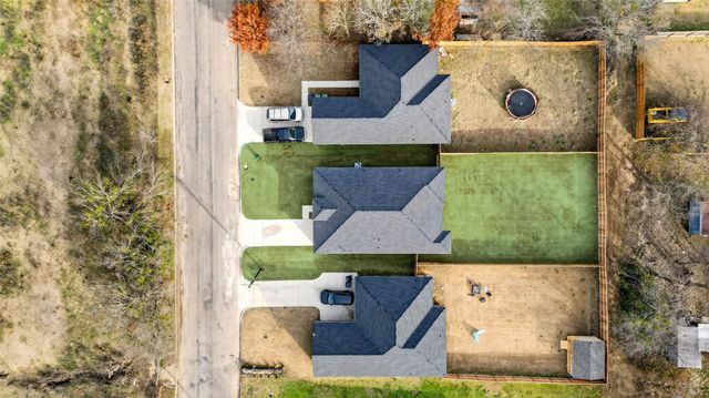 506 Broadway Street, Whitesboro, TX 76273