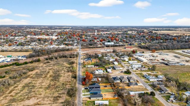 506 Broadway Street, Whitesboro, TX 76273