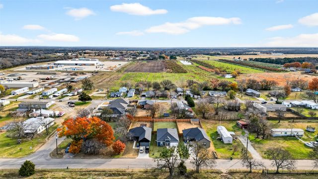 506 Broadway Street, Whitesboro, TX 76273