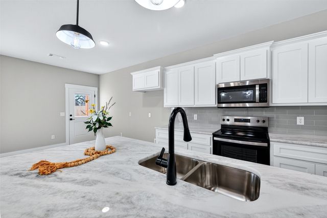 506 Broadway Street, Whitesboro, TX 76273