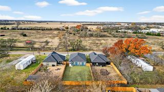 506 Broadway Street, Whitesboro, TX 76273