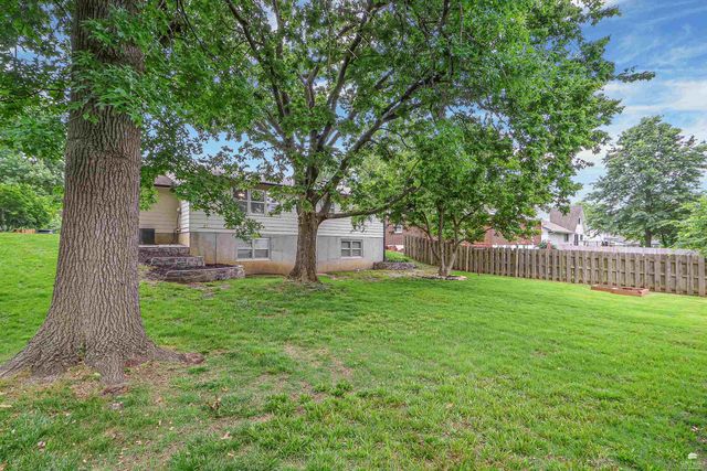 1829 Virginia Drive, Manhattan, KS 66502