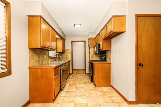 1829 Virginia Drive, Manhattan, KS 66502