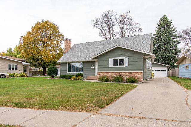 2902 3rd Street N, Fargo, ND 58102