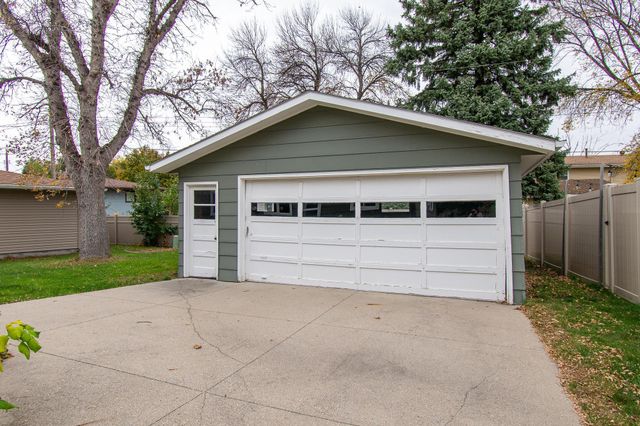 2902 3rd Street N, Fargo, ND 58102