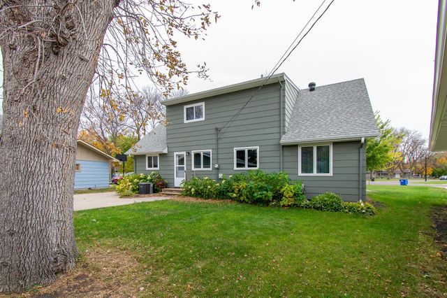 2902 3rd Street N, Fargo, ND 58102