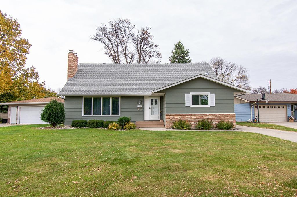 2902 3rd Street N, Fargo, ND 58102