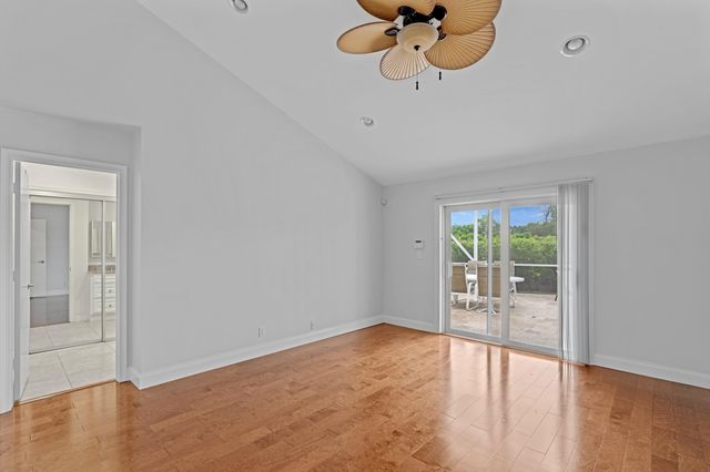 925 FOXPOINTE Circle, Delray Beach, FL 33445